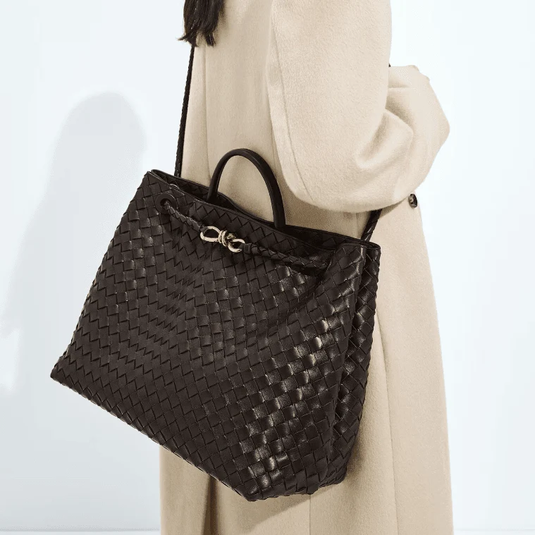Bottega Veneta Medium Andiamo Bag - Image 4