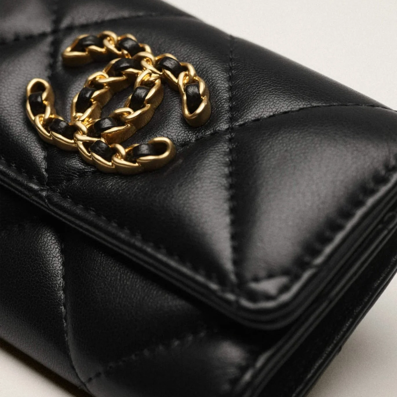 Chanel Leather Card Holder Black - Image 3