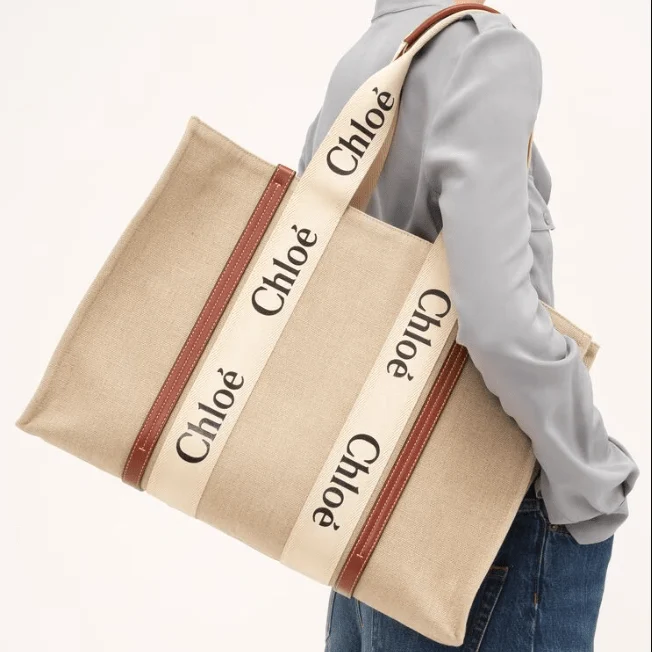 Chloé Large Woody Tote Bag in Linen - Image 2
