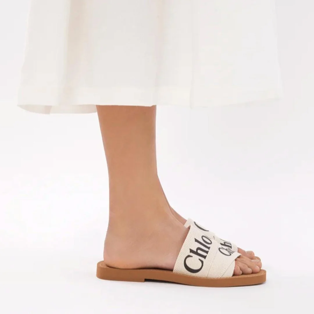 Chloe Off White Logo Print Canvas Woody Flat Slides - Image 8