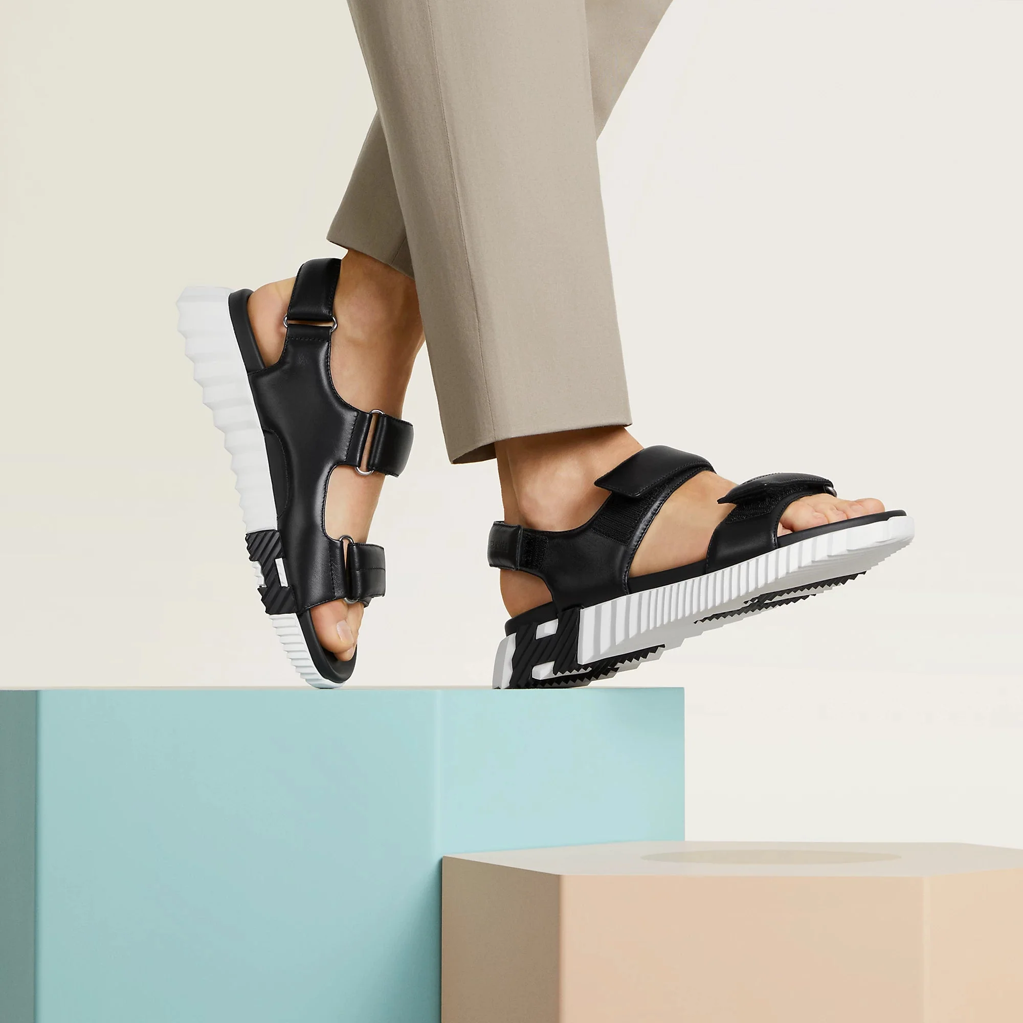 Hermès Junior Sandal Noir - Image 2