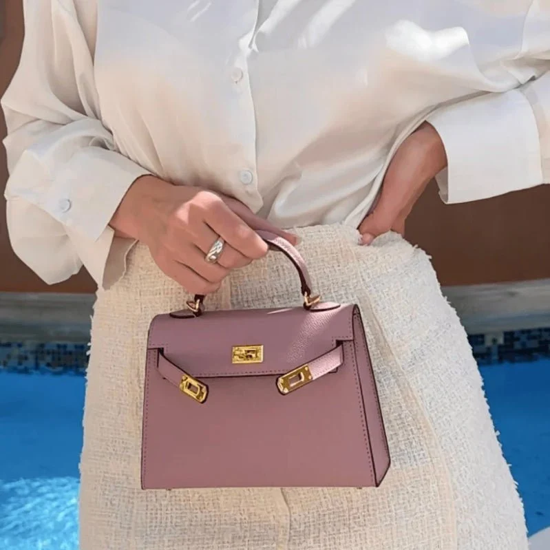 Hermès Kelly 25 Bag Soft Pink Leather, Gold Metal - Image 3