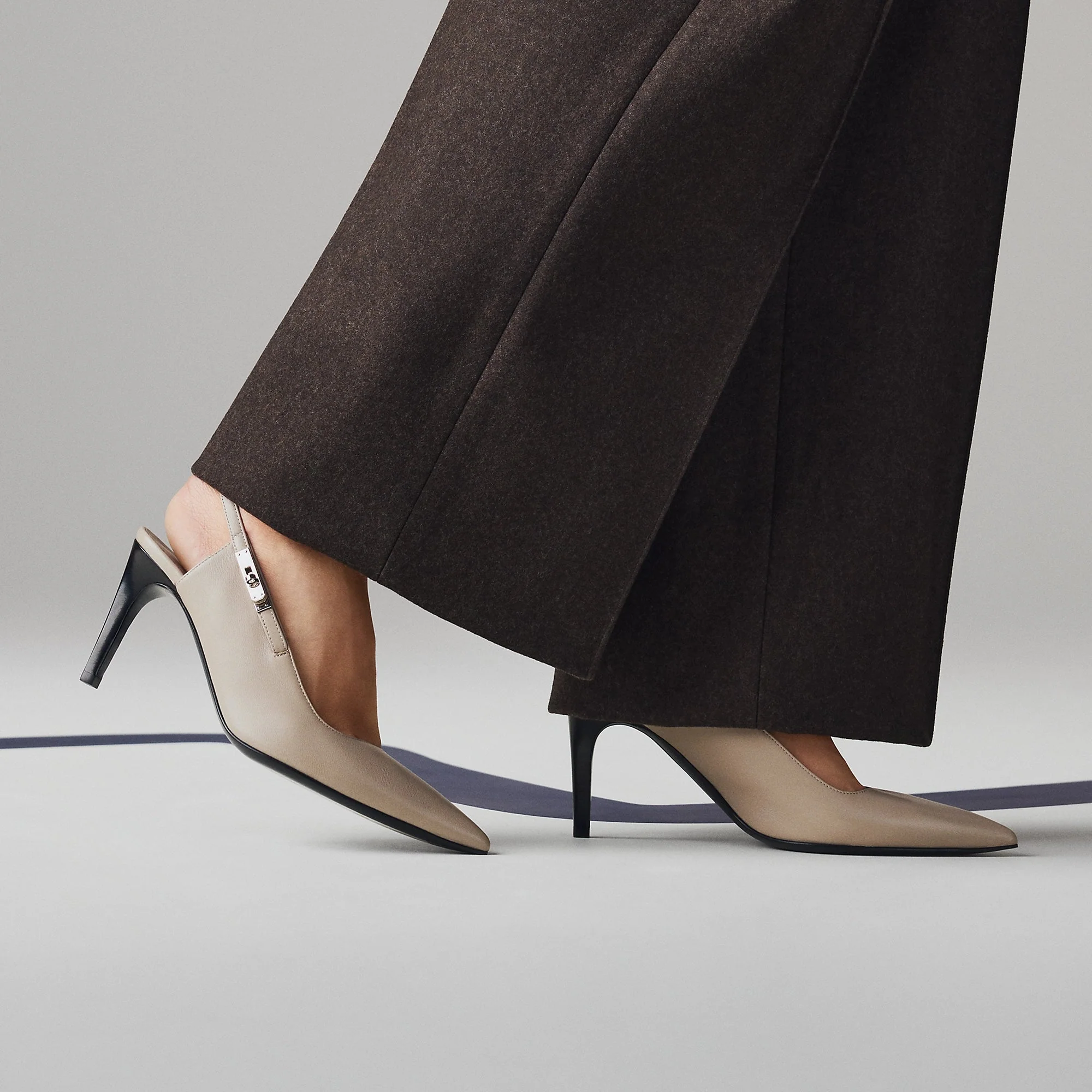 Hermès Lover 80 Pump Beige Galet Heels - Image 2