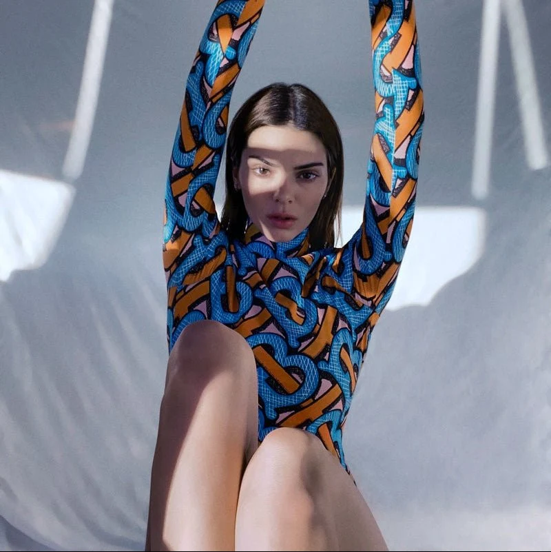 Kendall Jenner X Burberry : Surf Session - Image 2