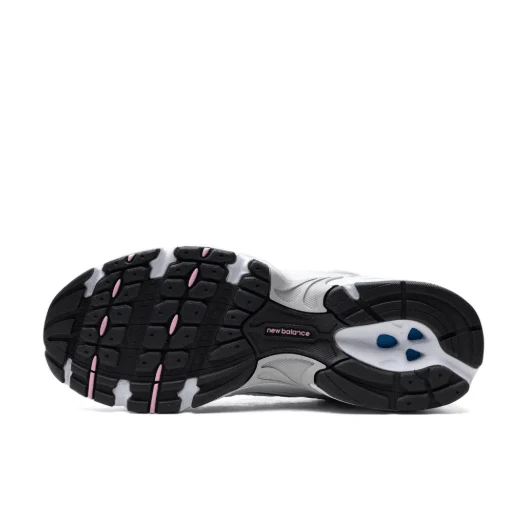 New Balance Looks Pretty in “White/Pink” - Image 4