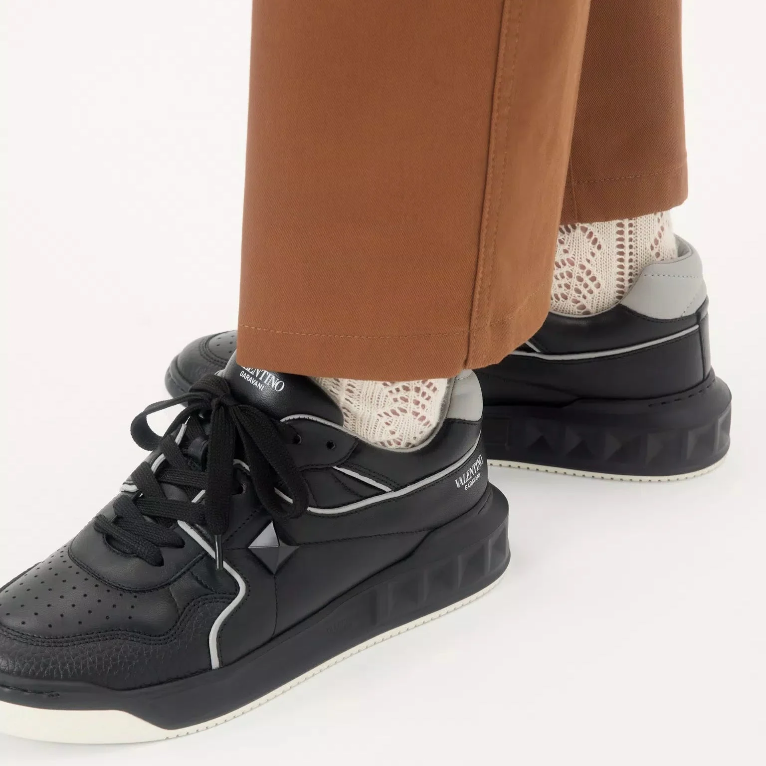 Valentino One Stud Low-Top Nappa Sneaker For Man in Black/Grey - Image 6