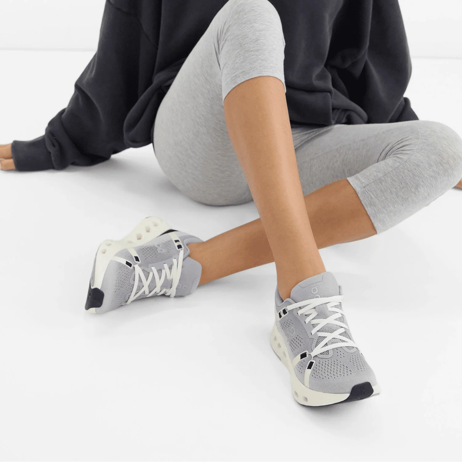 Women's On Cloud surfer 2, Lilac Ivory - Image 2